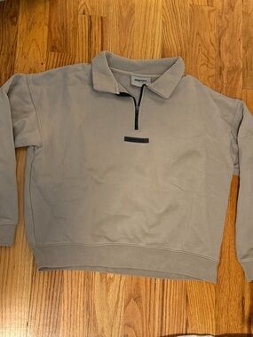 Fear of God Essentials Men’s Light Gray Zip-Neck Pullover Sweatshirt